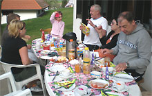  Osterfreizeit 2009, Seite 2 (Bild: Besuch beim Fr�hst�ck)