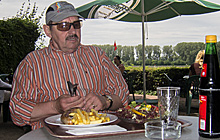 Radtour 2012 (Bild: Bratwurst mit Pomes)
