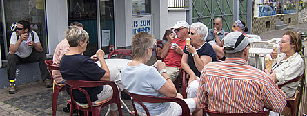 Radtour 2012 (Bild: Keine Radtour ohne den obligatorischen Stop)