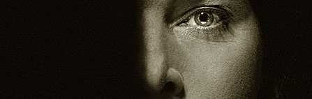 Angebote f&uuml;r Zielgruppen (Bild: Frauengesicht im Halbschatten)